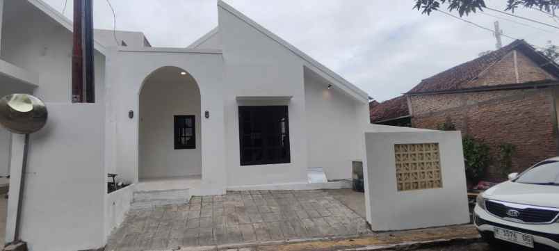 dijual rumah tembalang
