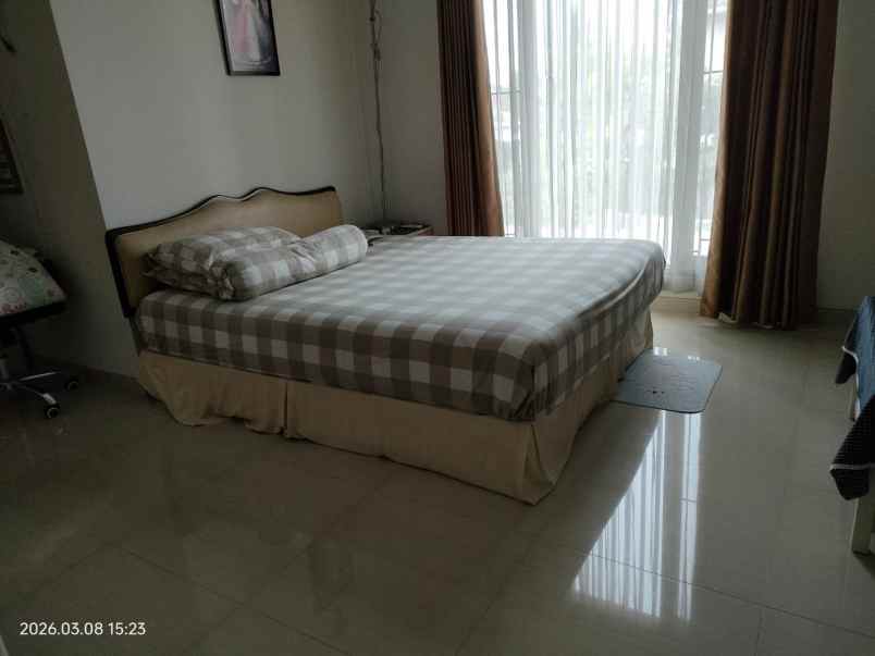 dijual rumah tenggilis utara