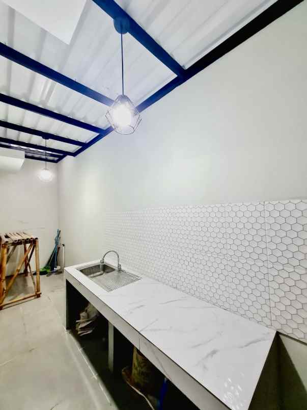 dijual rumah the akasia eight