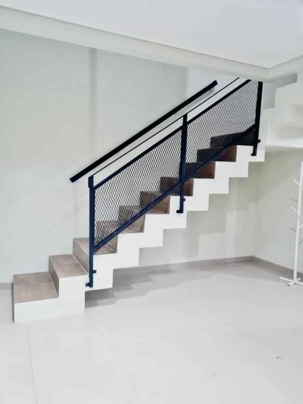 dijual rumah the akasia eight