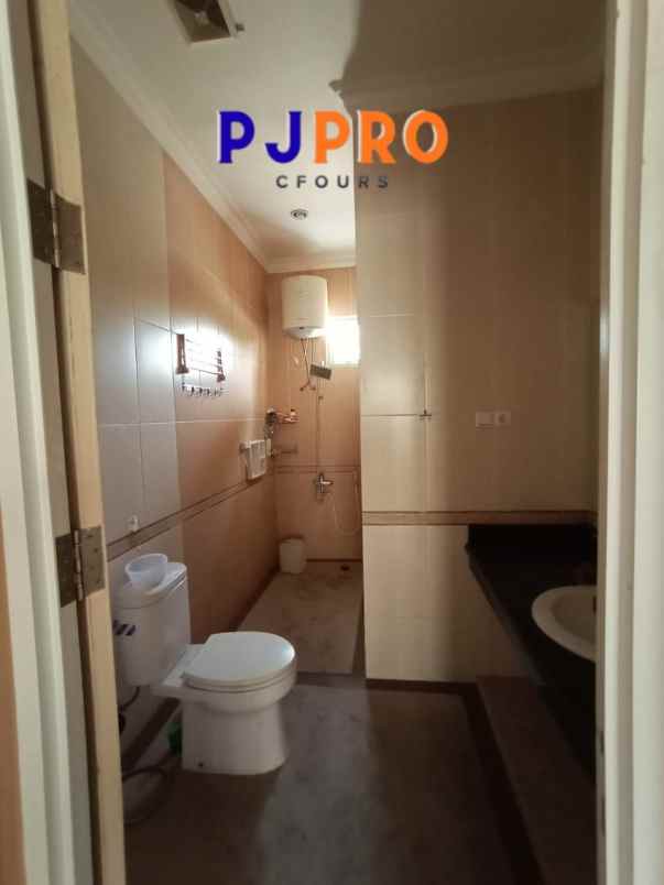 dijual rumah the royal residence