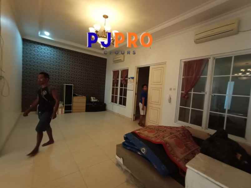 dijual rumah the royal residence