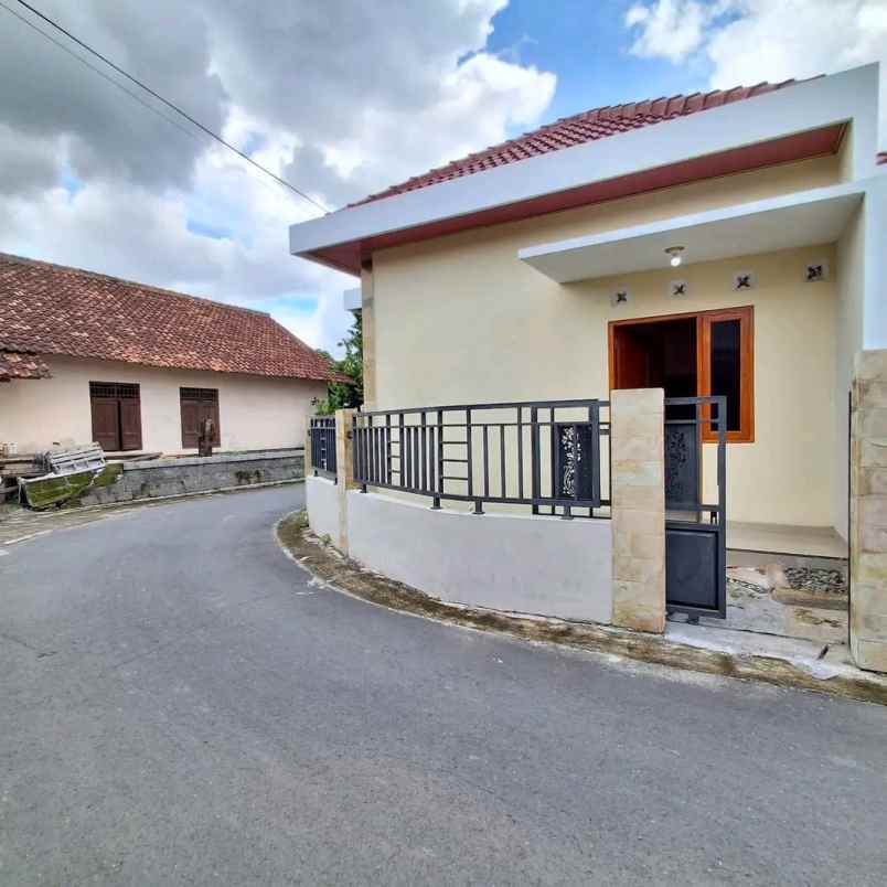 dijual rumah tirtomartani