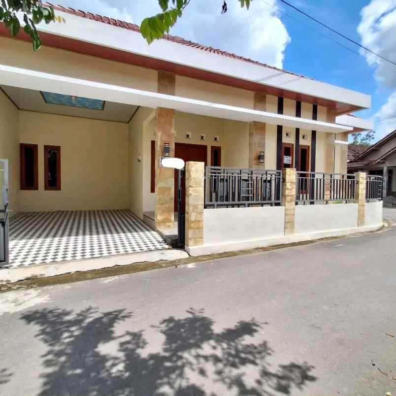 dijual rumah tirtomartani