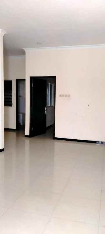 dijual rumah urban mansion