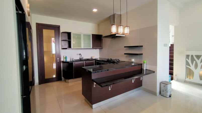 dijual rumah vila bukit regency 1