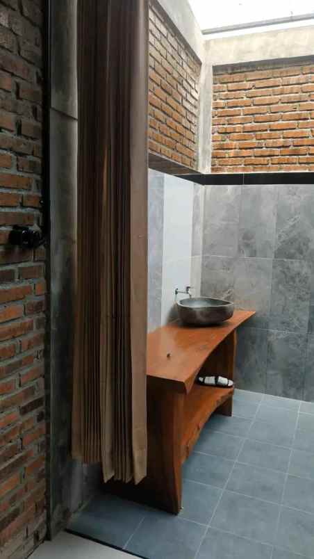 dijual rumah villa joglo cafe lokasi cemorokandang