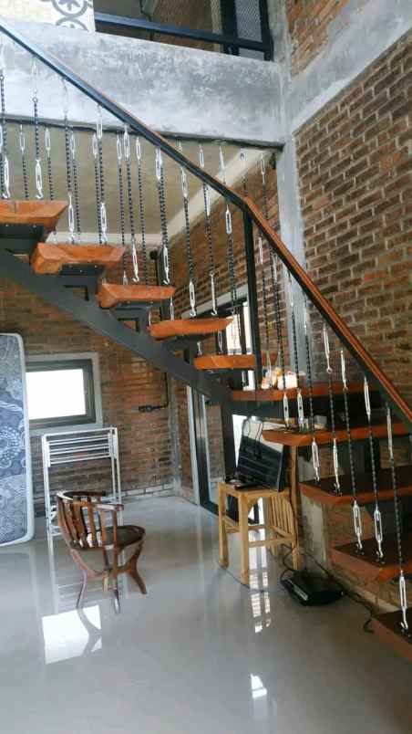 dijual rumah villa joglo cafe lokasi cemorokandang