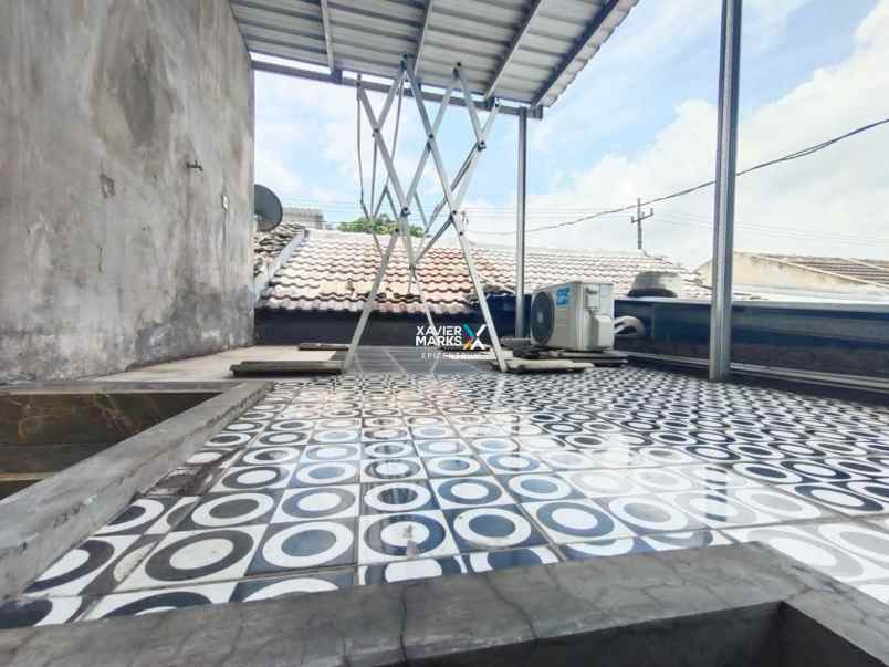 dijual rumah wisma lidah kulon