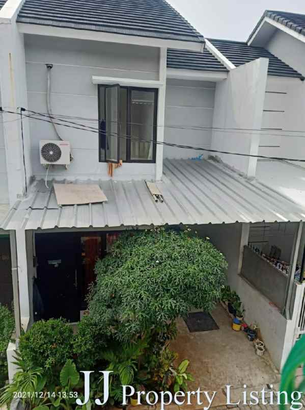 dijual sebuah rumah 2 lantai strategis di cengkareng