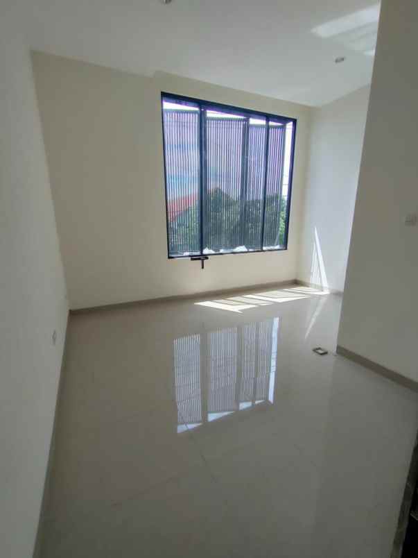 dijual smart home di rungkut asri tengah