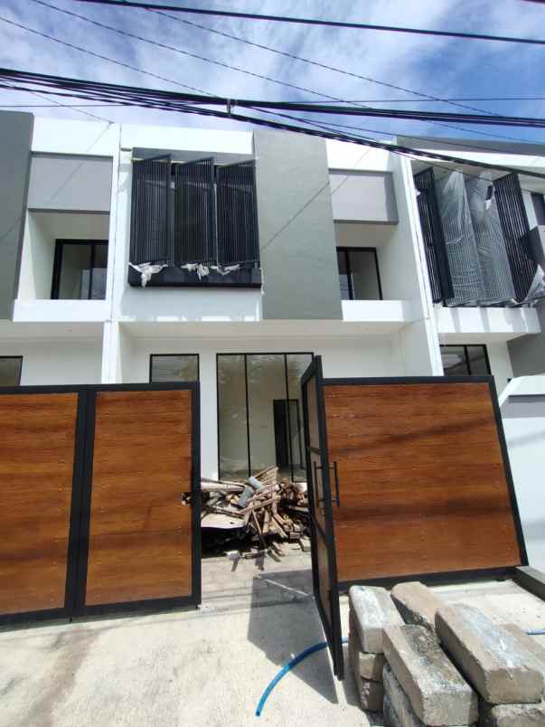 dijual smart home di rungkut asri tengah