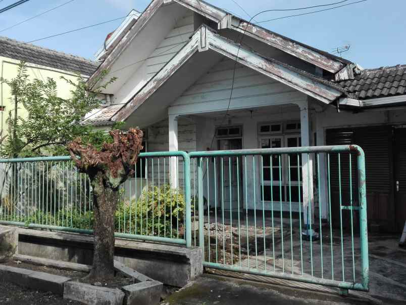 dijual tanah ada bangunan