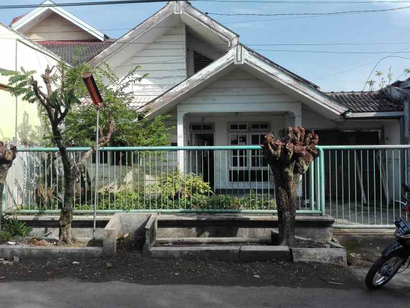dijual tanah ada bangunan