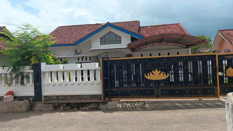 dijual villa hajimena