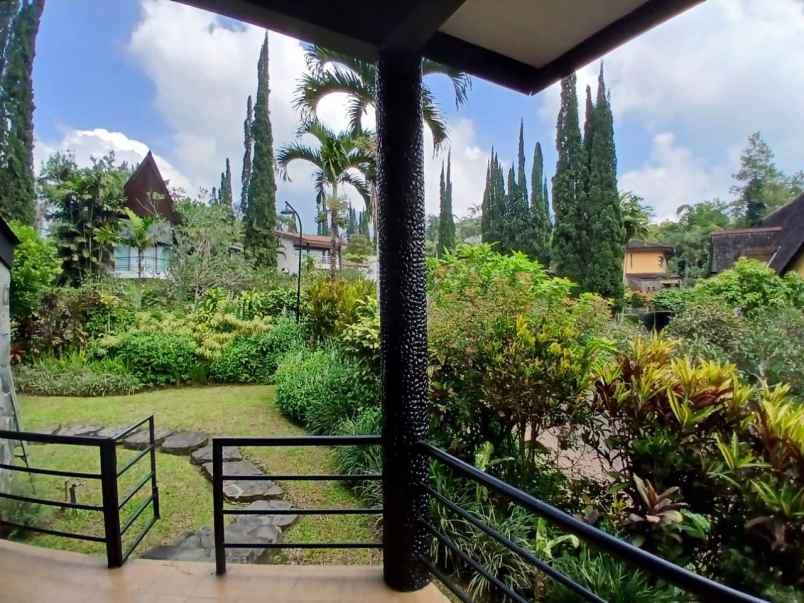 dijual villa klub bunga batu