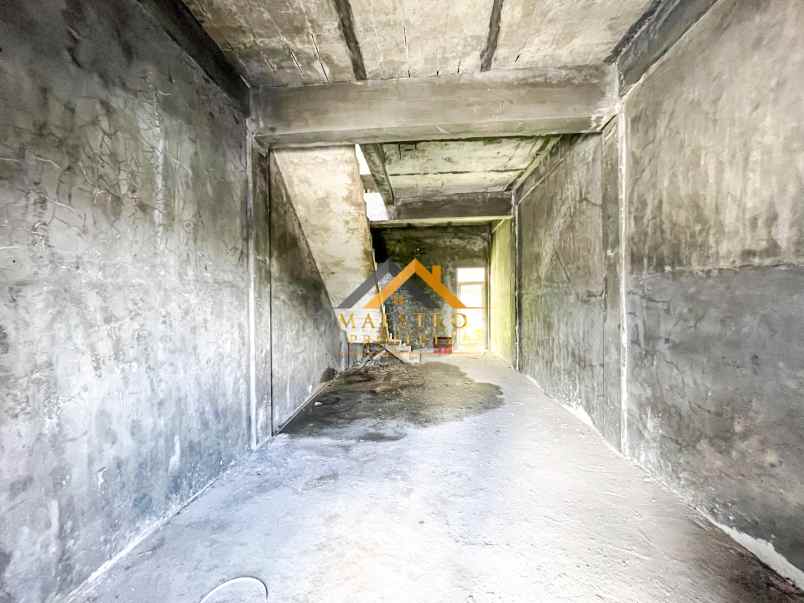 dijual villa komplek raztan palace