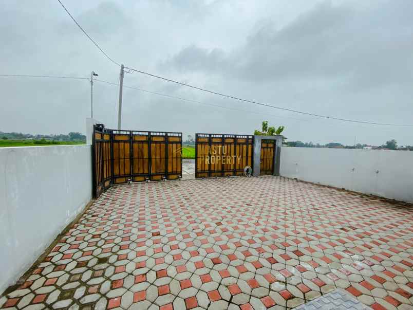 dijual villa tamanmartani kec kalasan