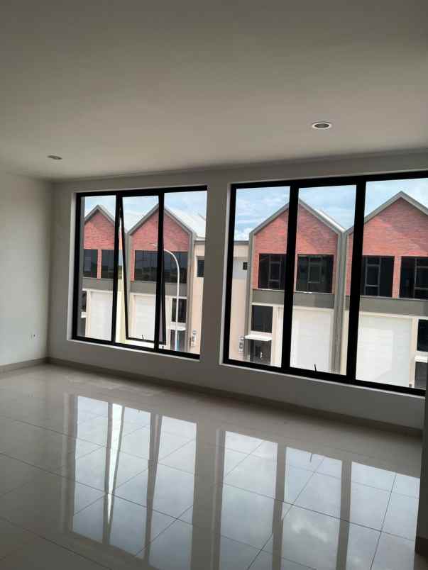 disewakan gudang multiguna 2 lantai di bizpark pik2