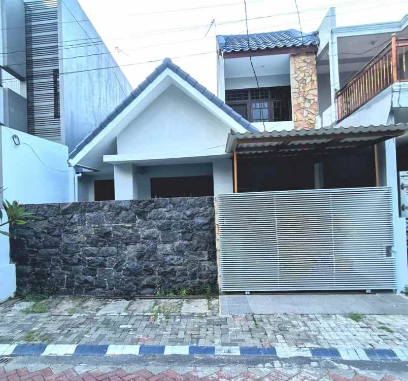 disewakan rumah 2 lantai siap huni di surabaya barat