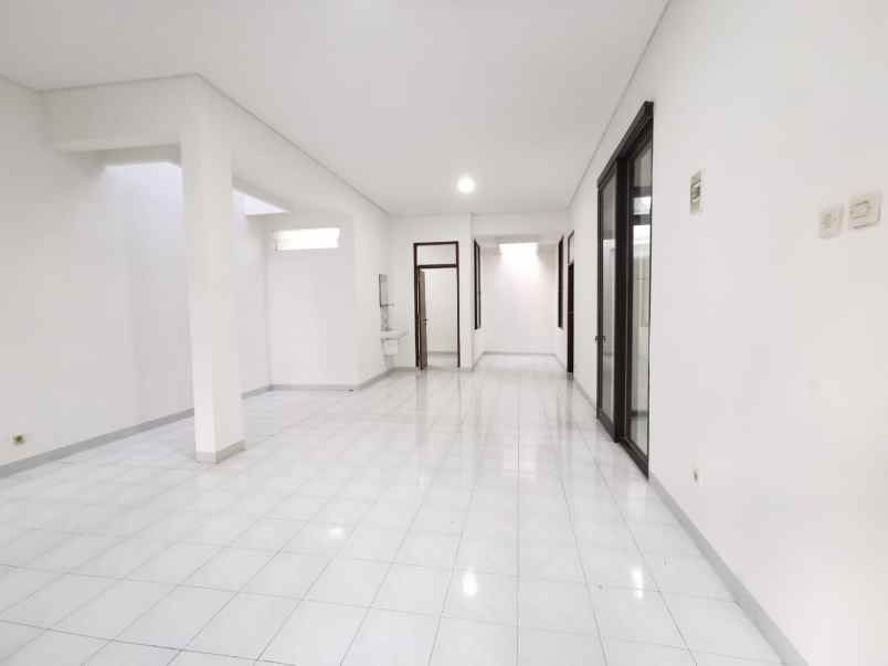 disewakan rumah 2 lantai siap huni di surabaya barat