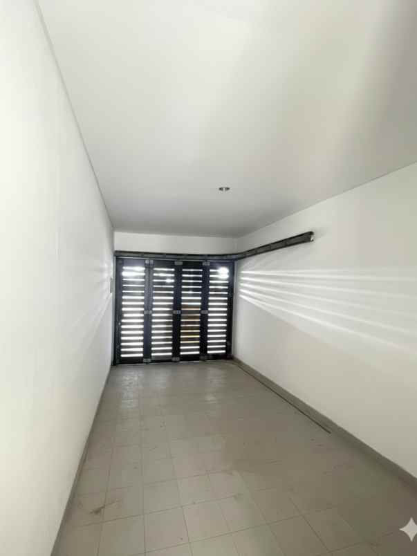 disewakan rumah cluster palm spring jgc