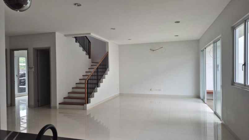 disewakan rumah cluster palm spring jgc