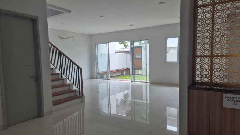 disewakan rumah cluster palm spring jgc