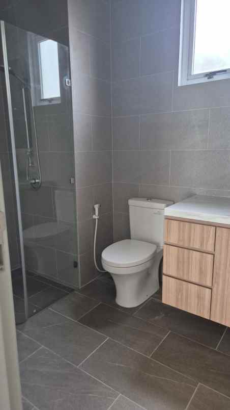 disewakan rumah cluster palm spring jgc