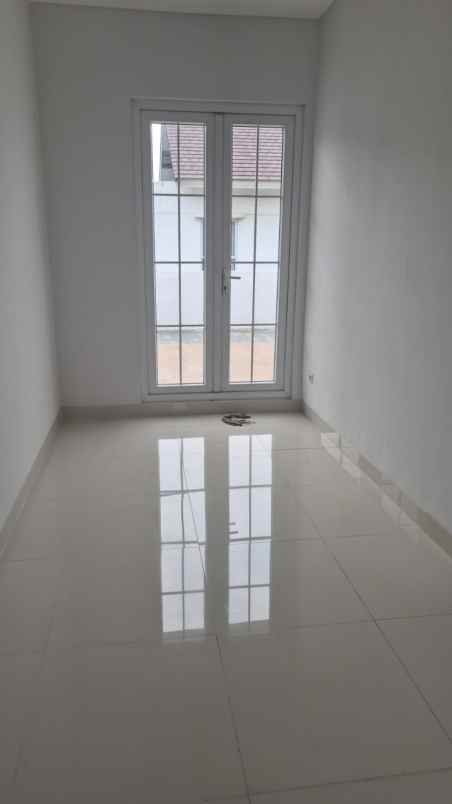 disewakan rumah cluster palm spring jgc