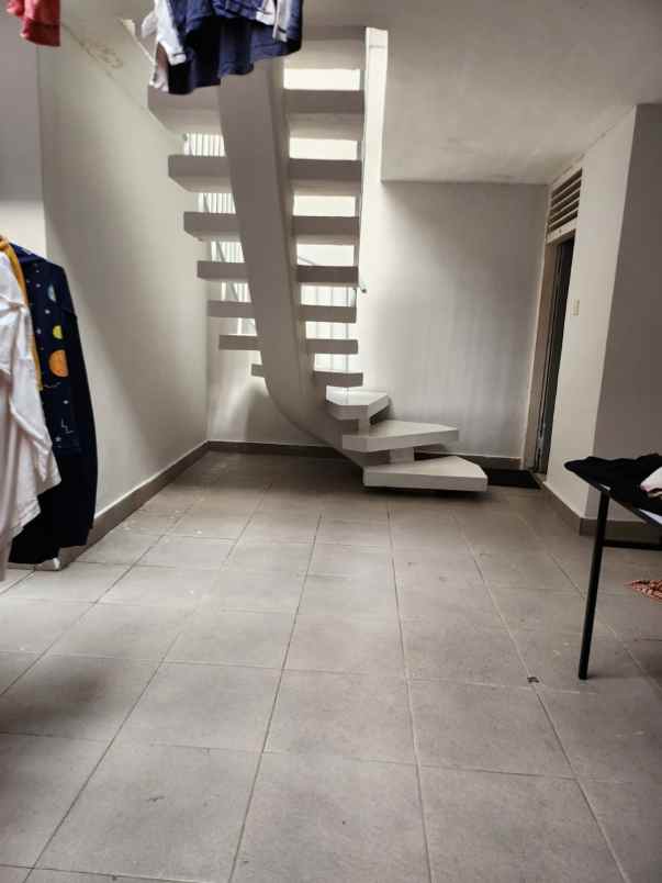 disewakan rumah duri pulo gambir jakarta pusat