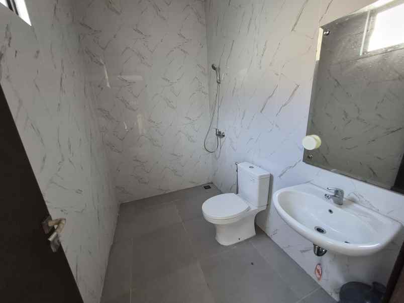 disewakan rumah lavon swan city cikupa