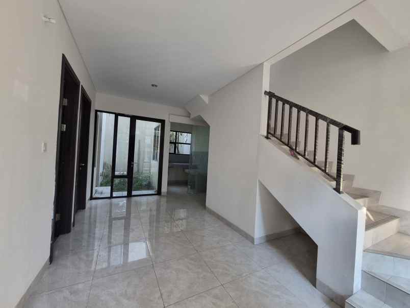 disewakan rumah lavon swan city cikupa