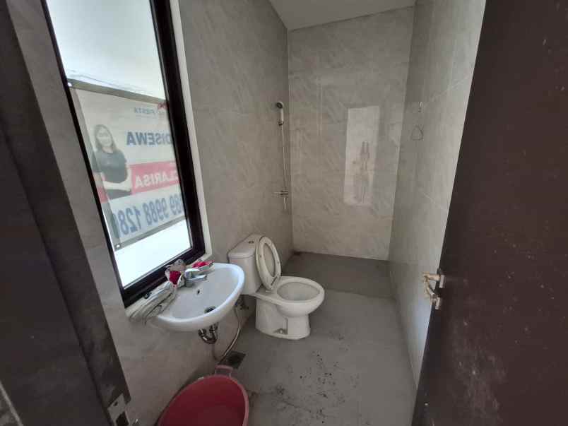 disewakan rumah lavon swan city cikupa