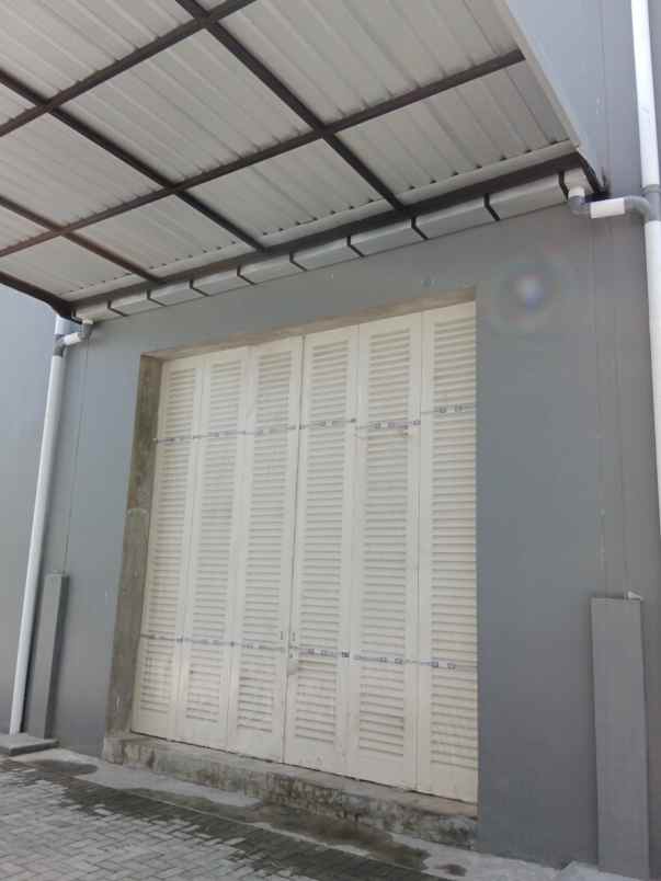 gudang di kawasan industri menganti gresik