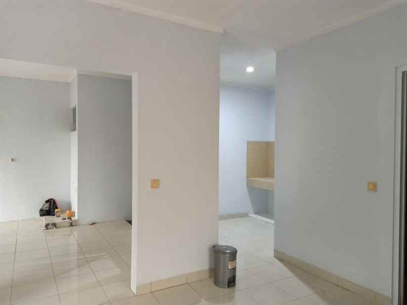 jual rumah hook primer village cipondoh