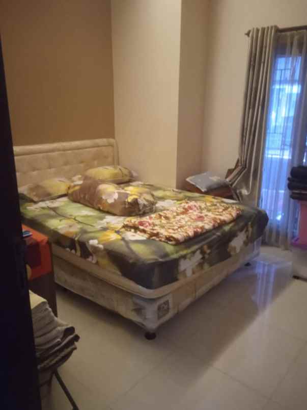 jual rumah mewah dengan swimming pool
