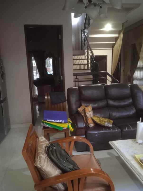 jual rumah mewah dengan swimming pool