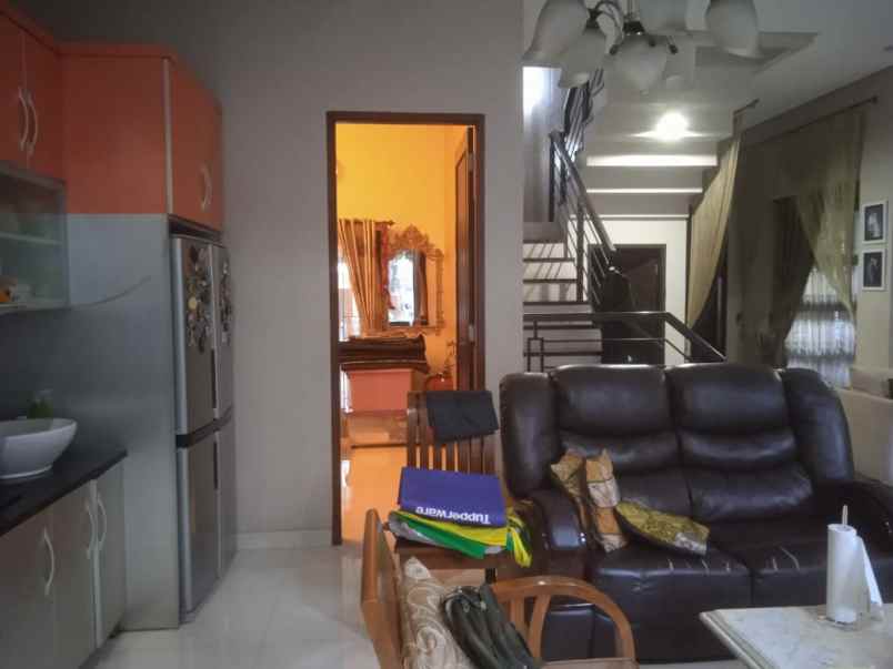 jual rumah mewah dengan swimming pool