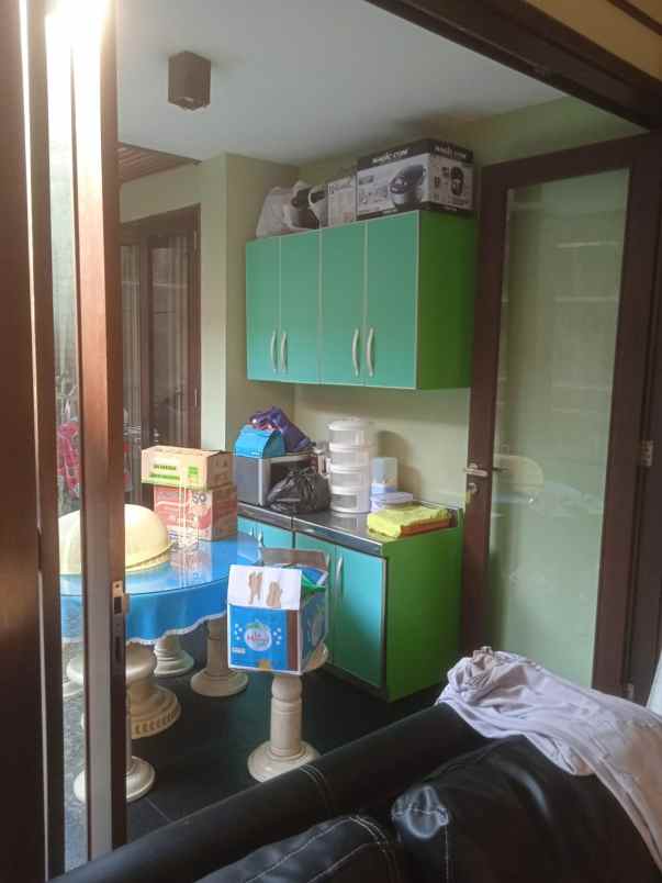 jual rumah mewah dengan swimming pool