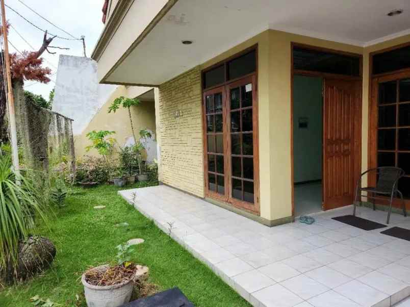 jual rumah mewah dharmahusada indah timur surabaya shm