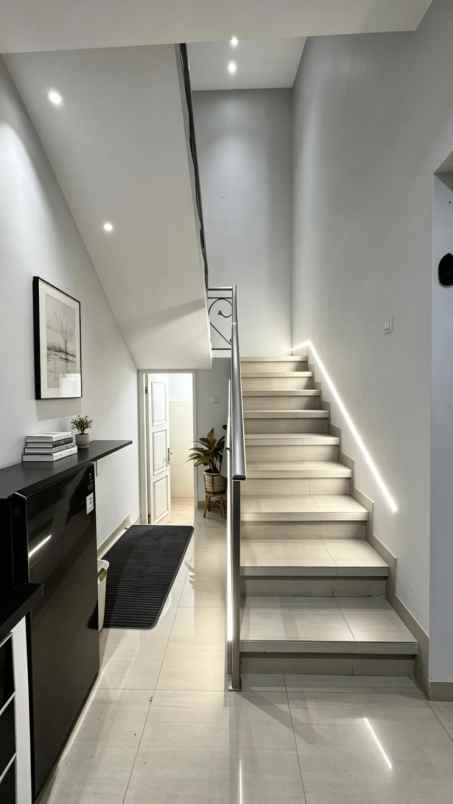 jual rumah minimalis moderen siap huni jakarta selatan