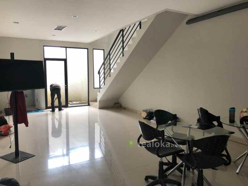 komersial sarijadi sariasih