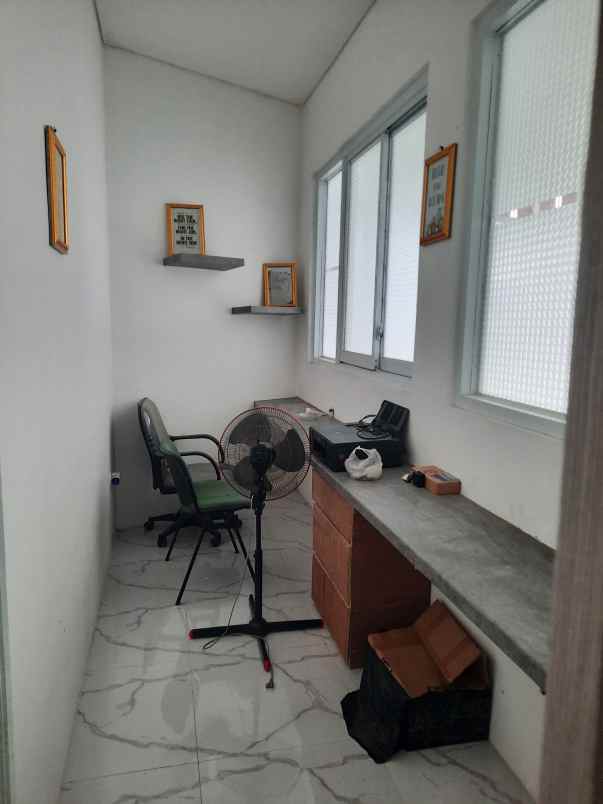 over kredit 45juta rumah 2 lantai taman asri cibinong