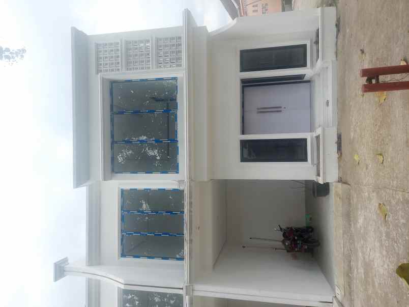 over kredit 45juta rumah 2 lantai taman asri cibinong