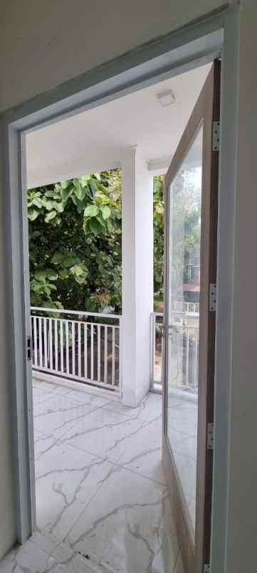 over kredit 45juta rumah 2 lantai taman asri cibinong