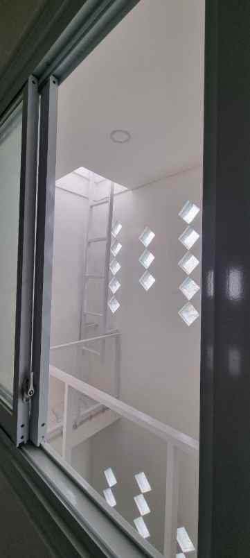 over kredit 45juta rumah 2 lantai taman asri cibinong