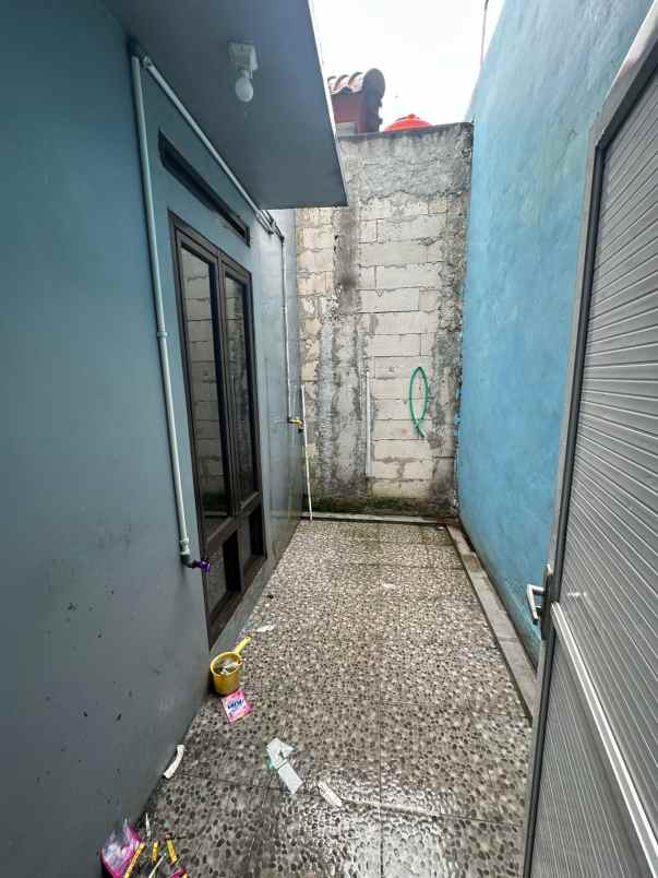 over kredit 65jt rumah 2 lantai di jatiasih bekasi