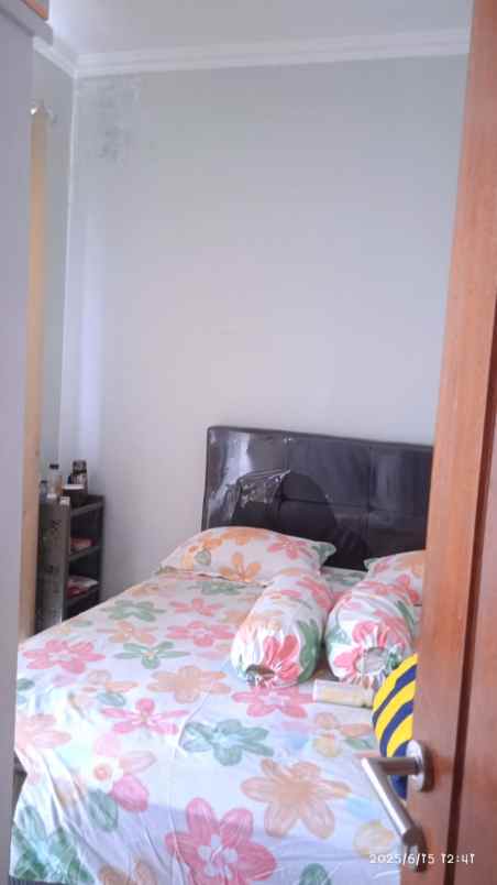 over kredit 65jt rumah 2 lantai di jatiasih bekasi