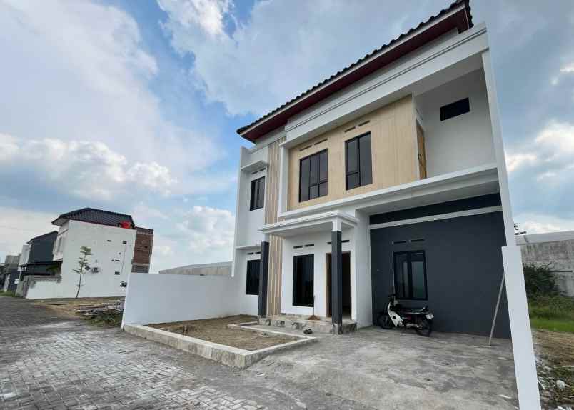 perumahan pesan bangun 2 lantai dekat luwes gentan